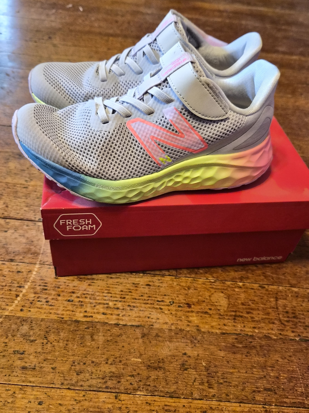 New Balance Fresh Foam Arishi v4 Kids Wide Sneakers Gray Pink Hook Loop Size 13 - Picture 4 of 7